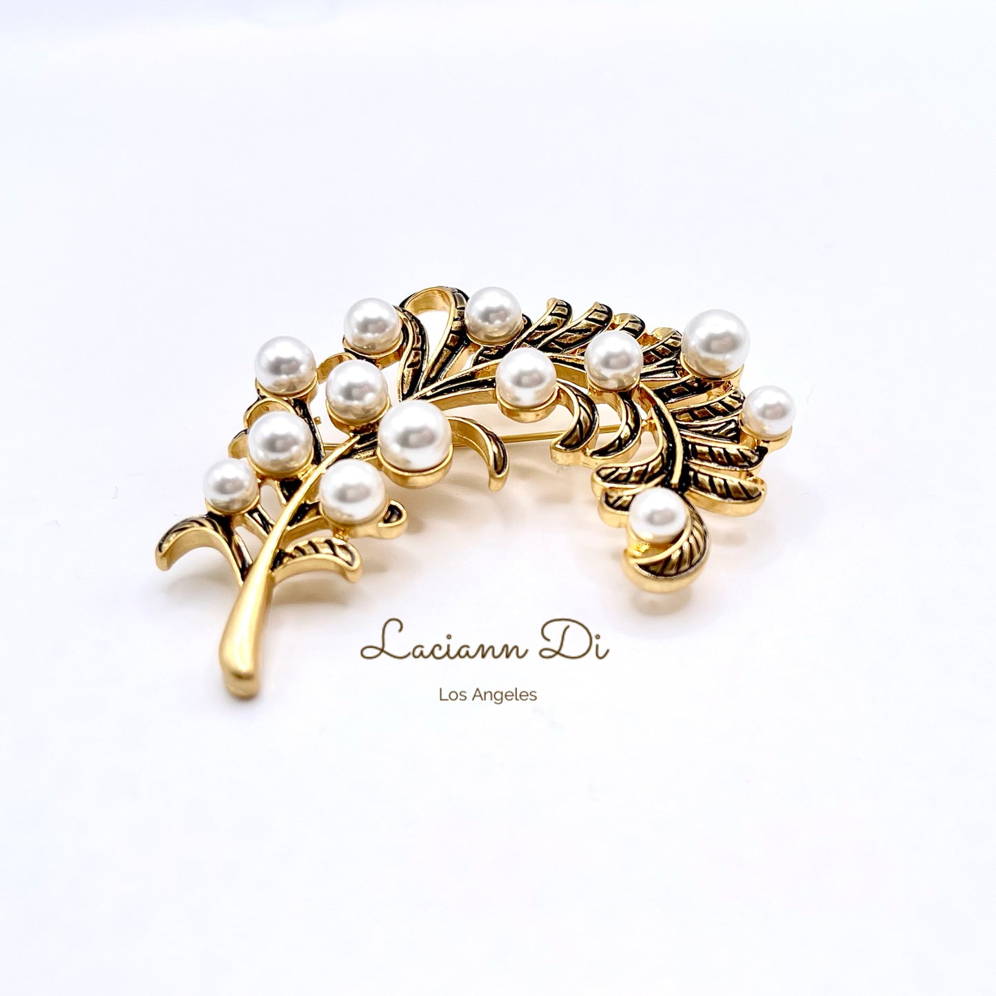 Laciann Di Feature Shape Pearl Brooch