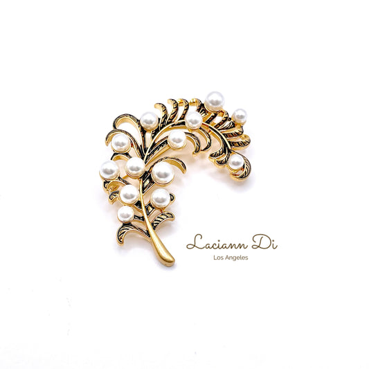 Laciann Di Feature Shape Pearl Brooch